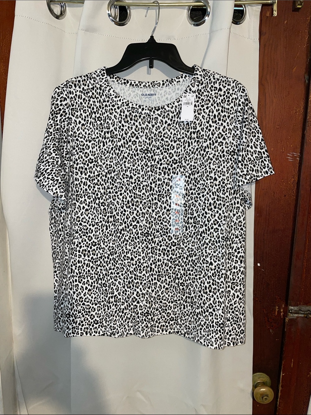 Old Navy Black & White Leopard-Print Short Sleeve Tee